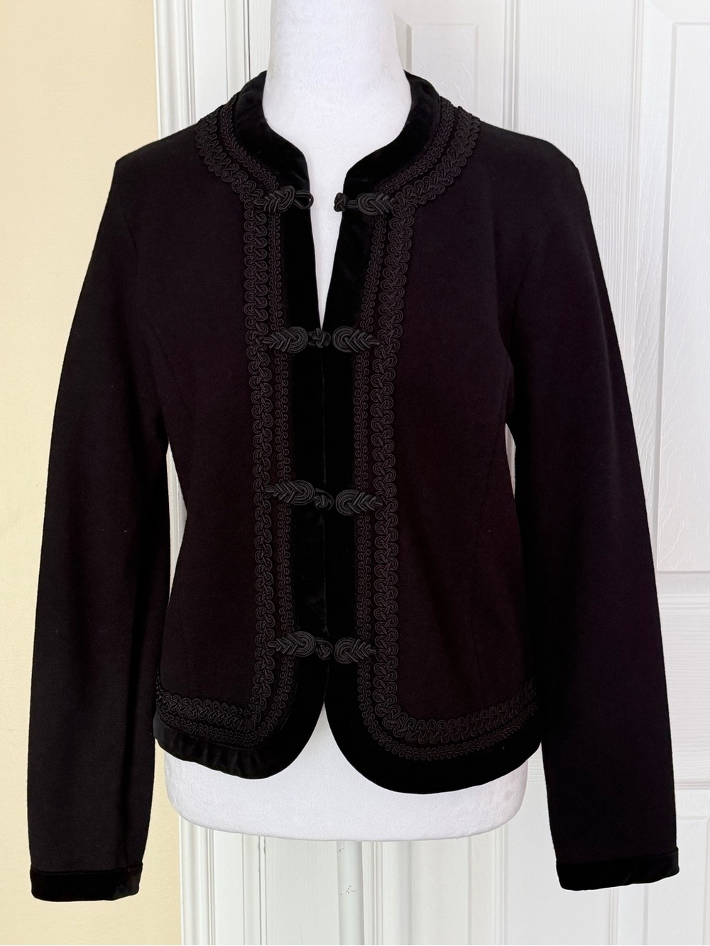 Jones New York Petite Black Knit Jacket /Sweater Velvet Trim Frog Closures PM